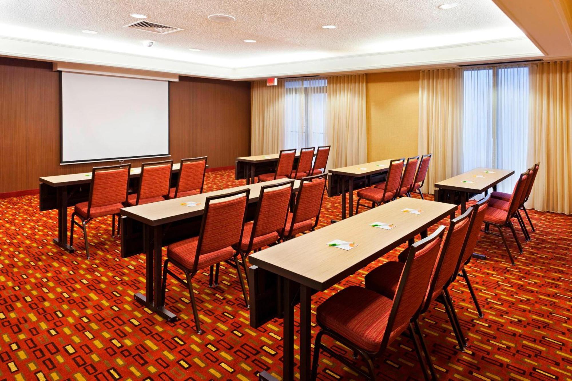 Hotel Courtyard By Marriott Airport/north Star Mall