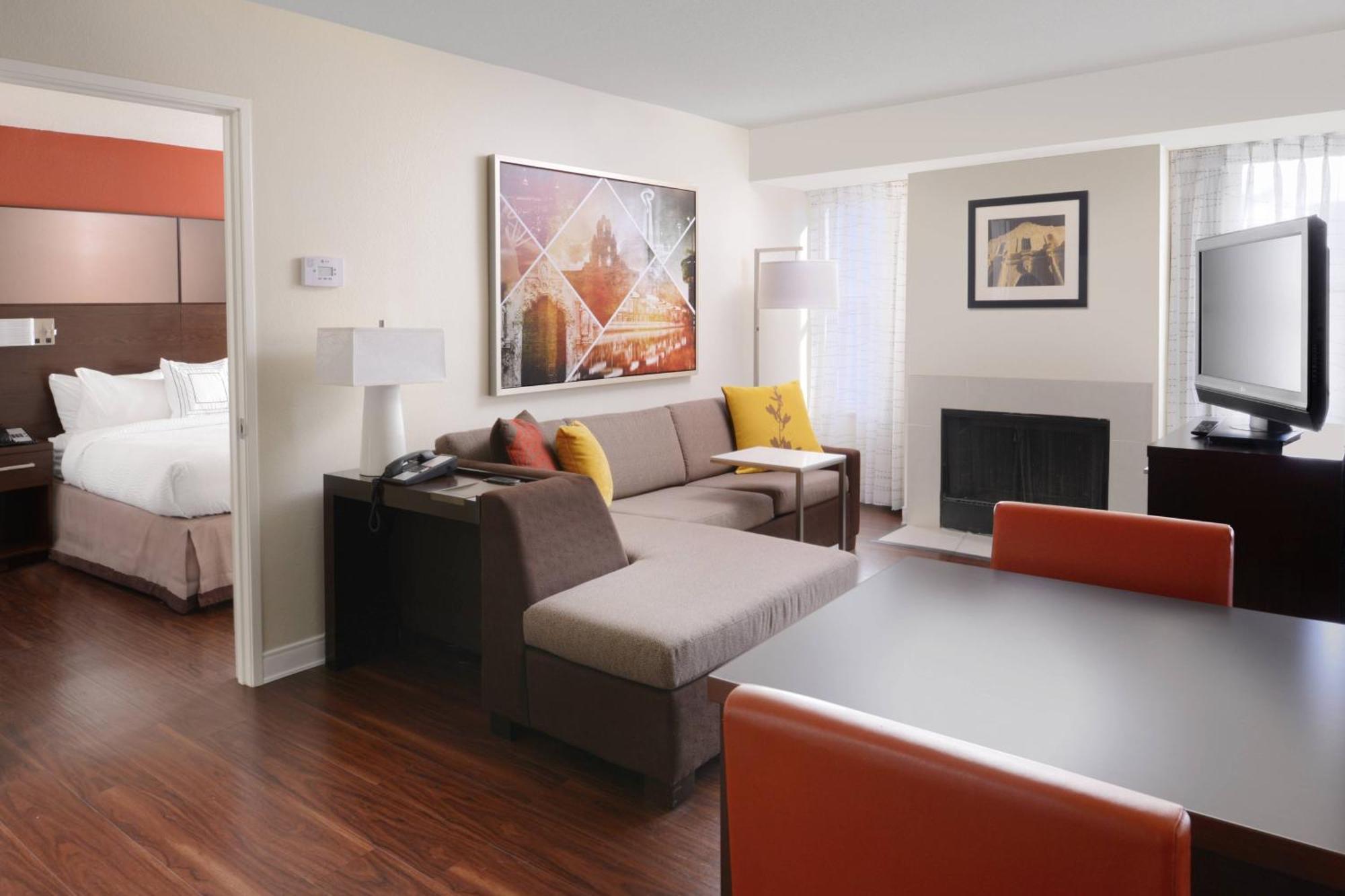 By Marriott Airport/alamo Heights Hotel