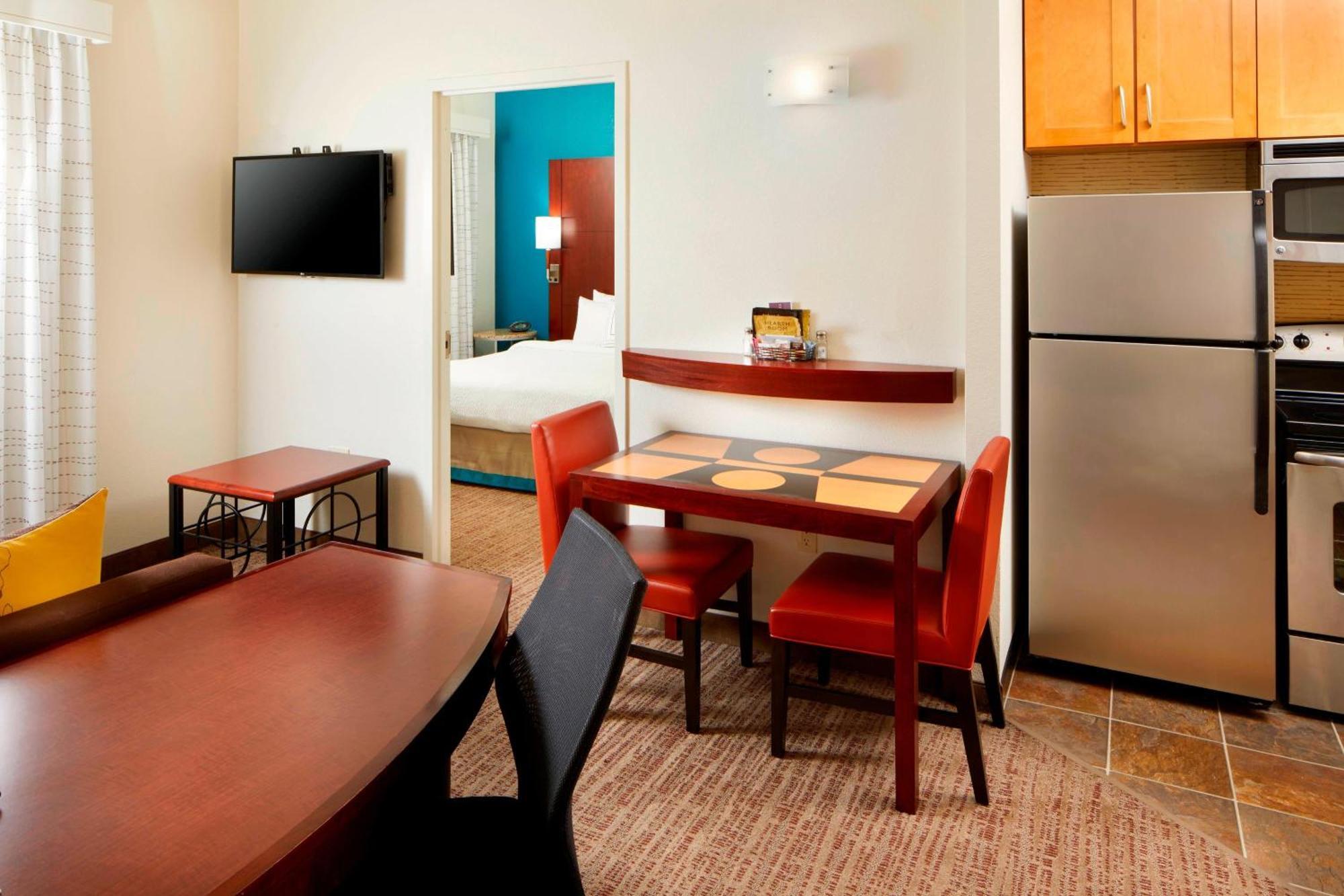 Hotel By Marriott Six Flags At The Rim 3*