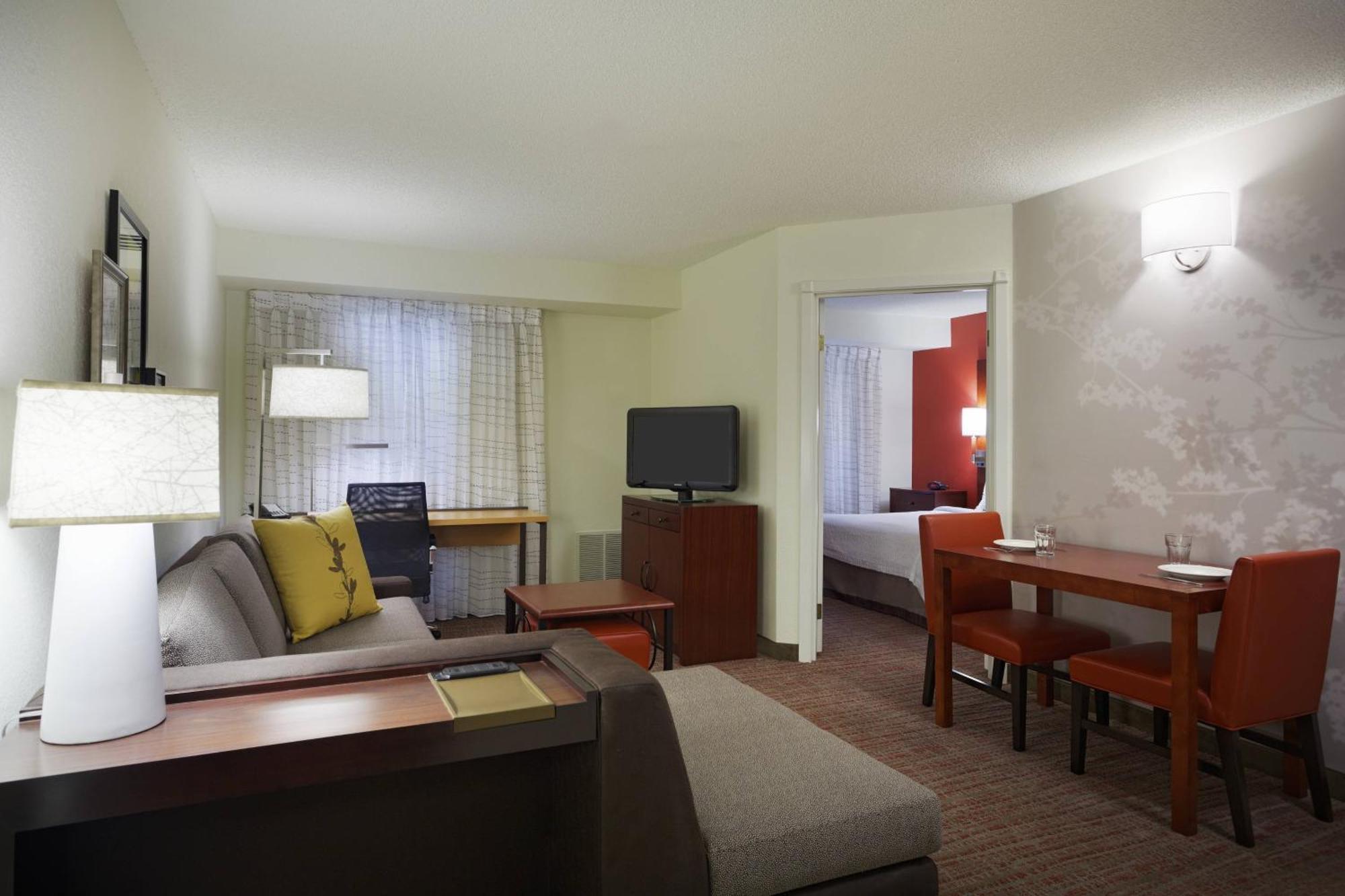 By Marriott Downtown Market Square 3*