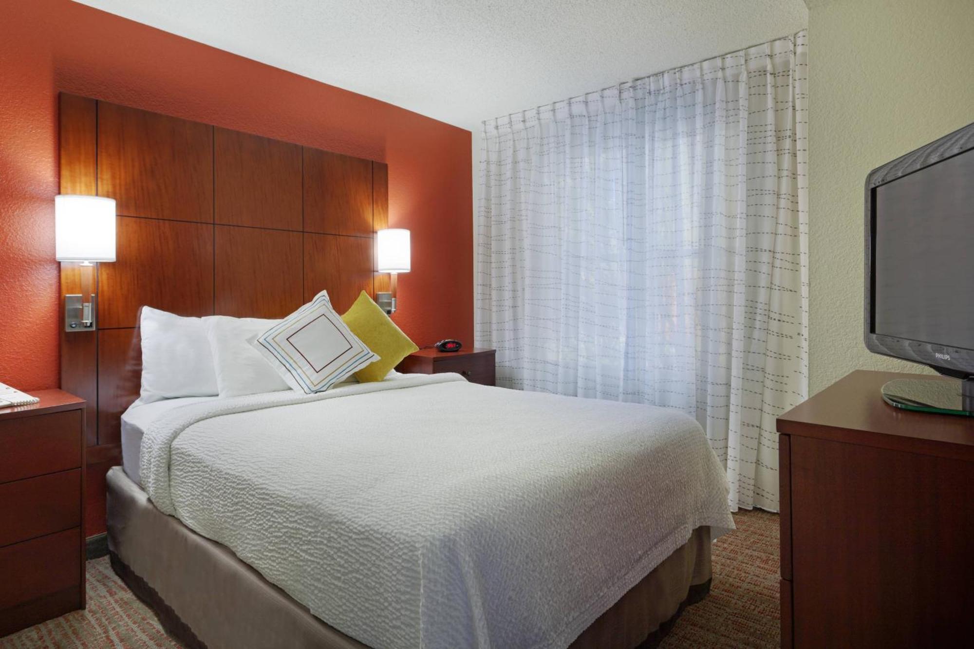By Marriott Downtown Market Square 3*