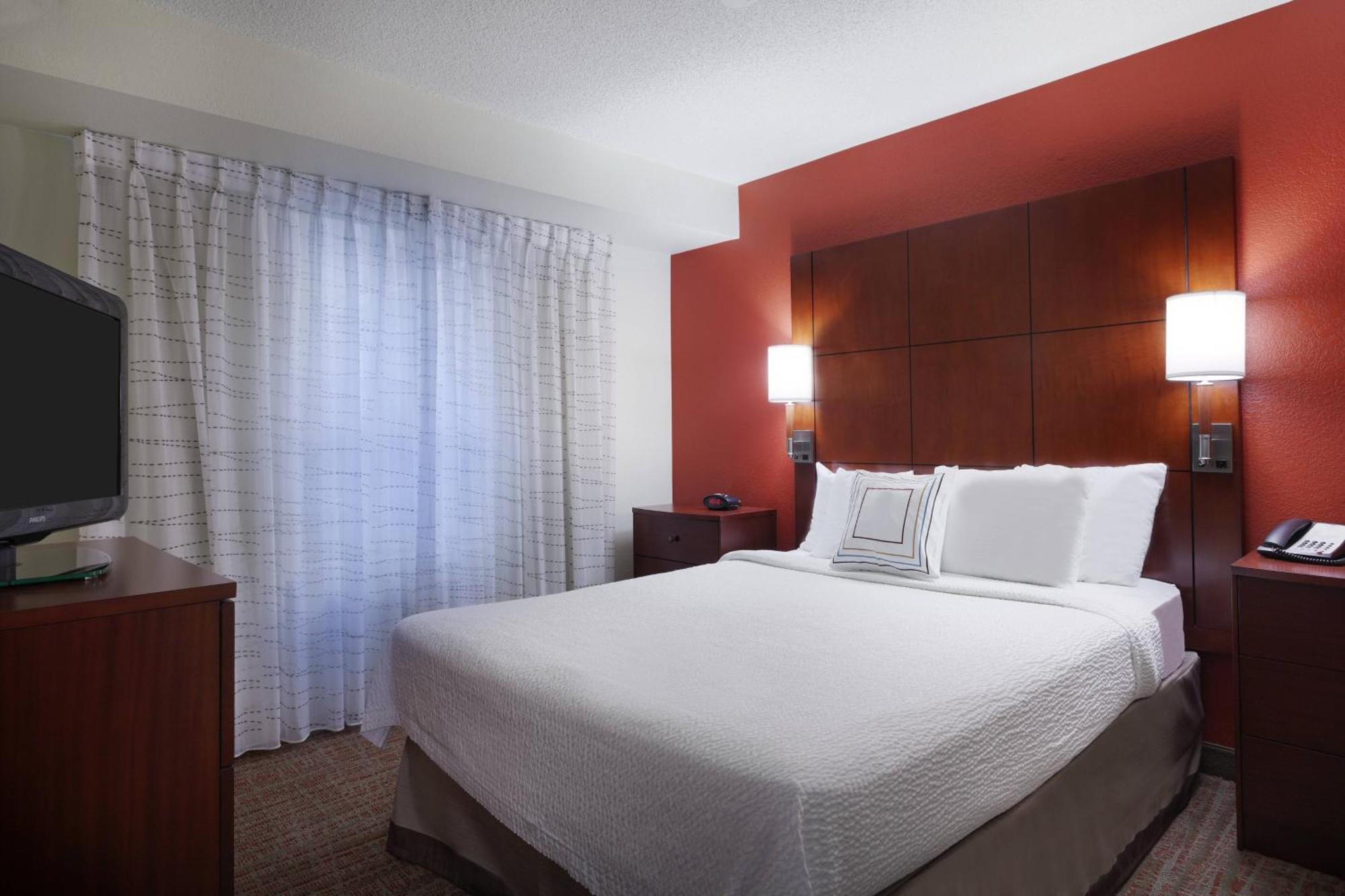 By Marriott Downtown Market Square Hotel 3*
