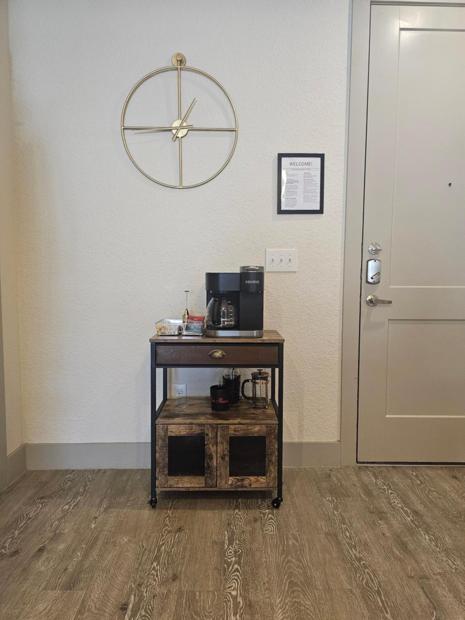 Apartment Beautiful On Riverwalk W King Ste Free Parking Pet Friendly Centrally Located On The Riverwalk