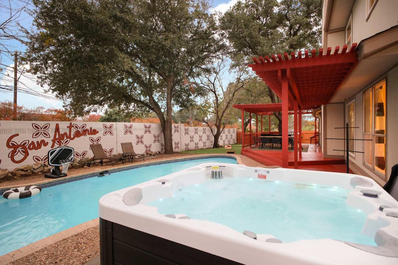 Luxury Escape Pool Sportscourt Games & Theater