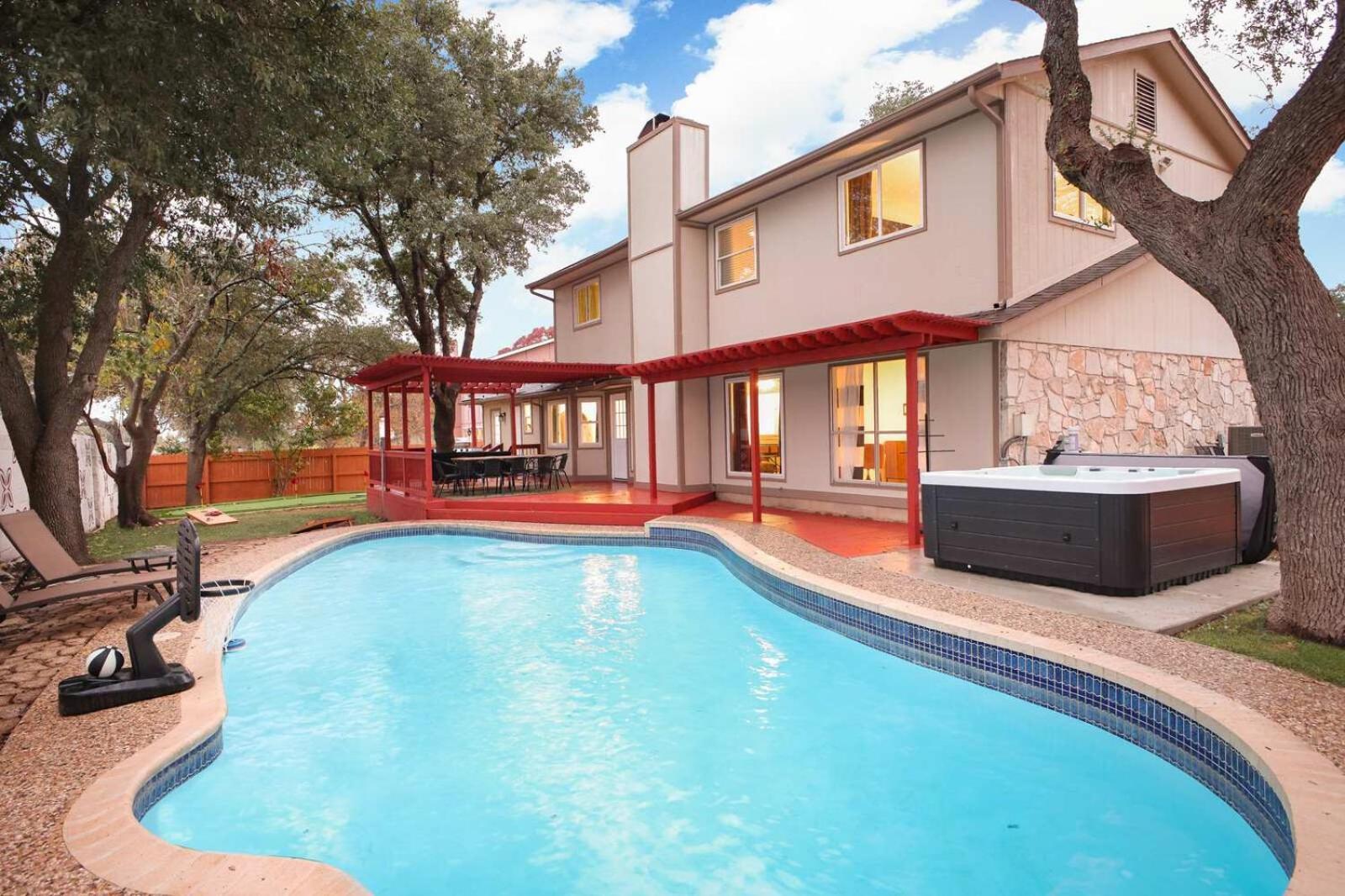 Holiday home Luxury Escape Pool Sportscourt Games & Theater