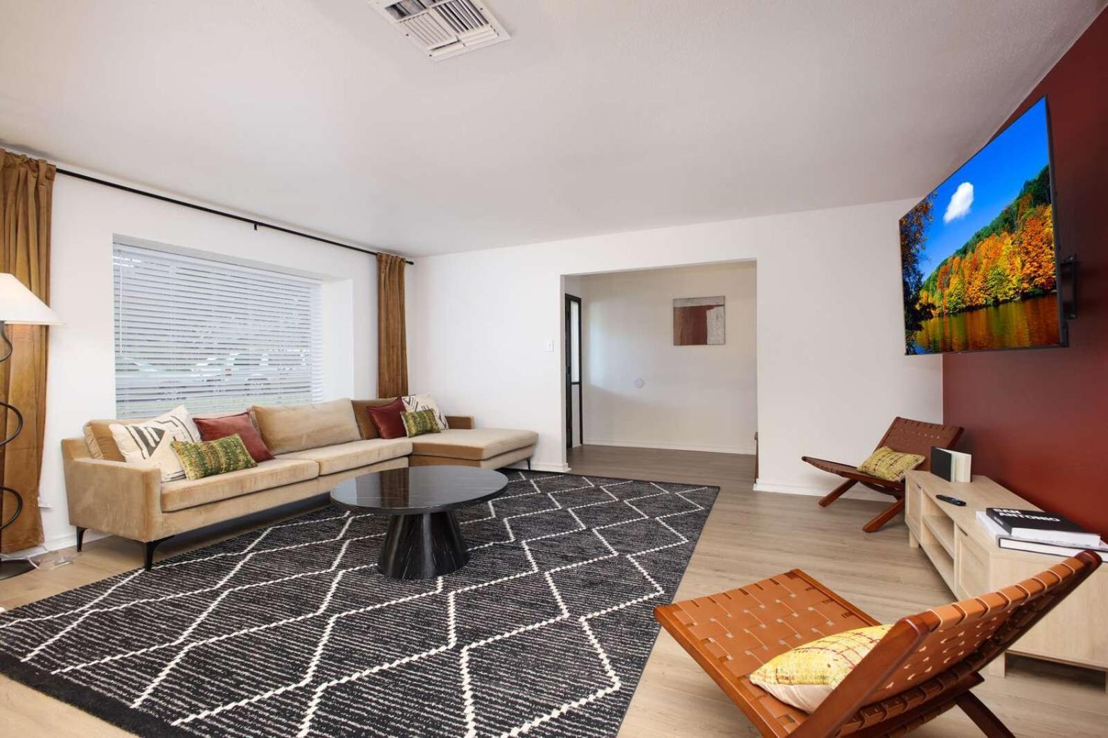 Luxury Escape Pool Sportscourt Games & Theater Holiday home San Antonio