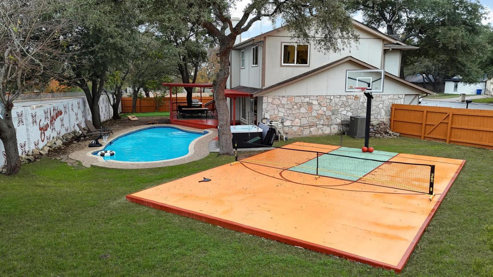 Luxury Escape Pool Sportscourt Games & Theater *