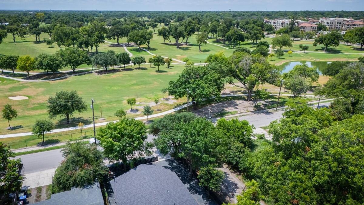 Golf Course View Along The Historic Mission Trails Holiday home San Antonio