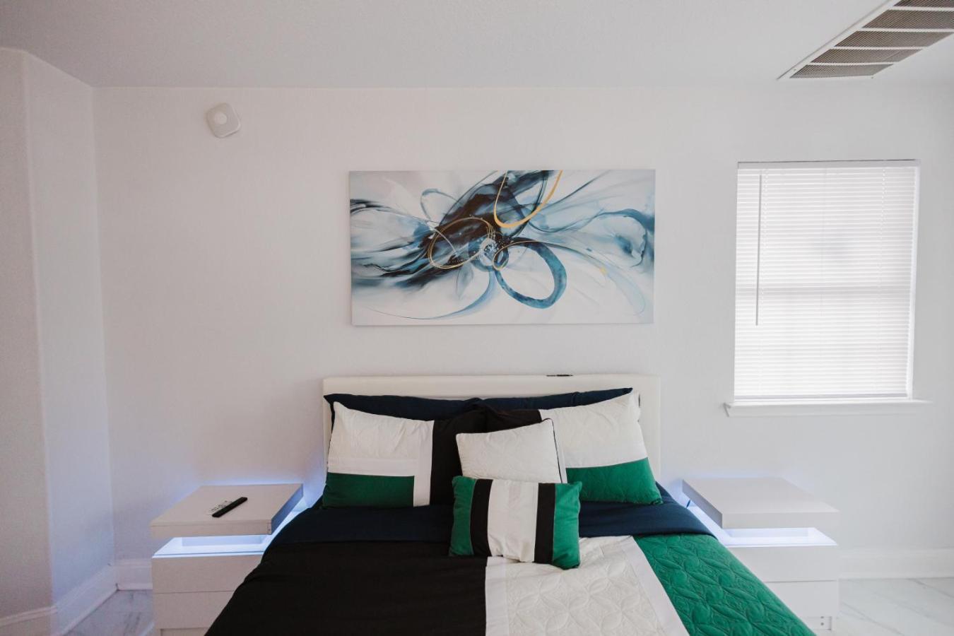 Stunning Victorian 3br Sleeps 10 * San Antonio