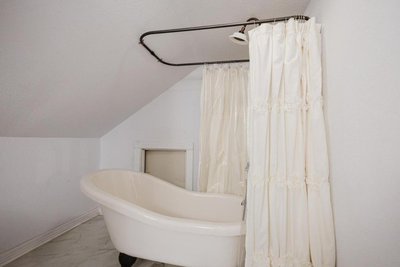 Stunning Victorian 3br Sleeps 10 San Antonio