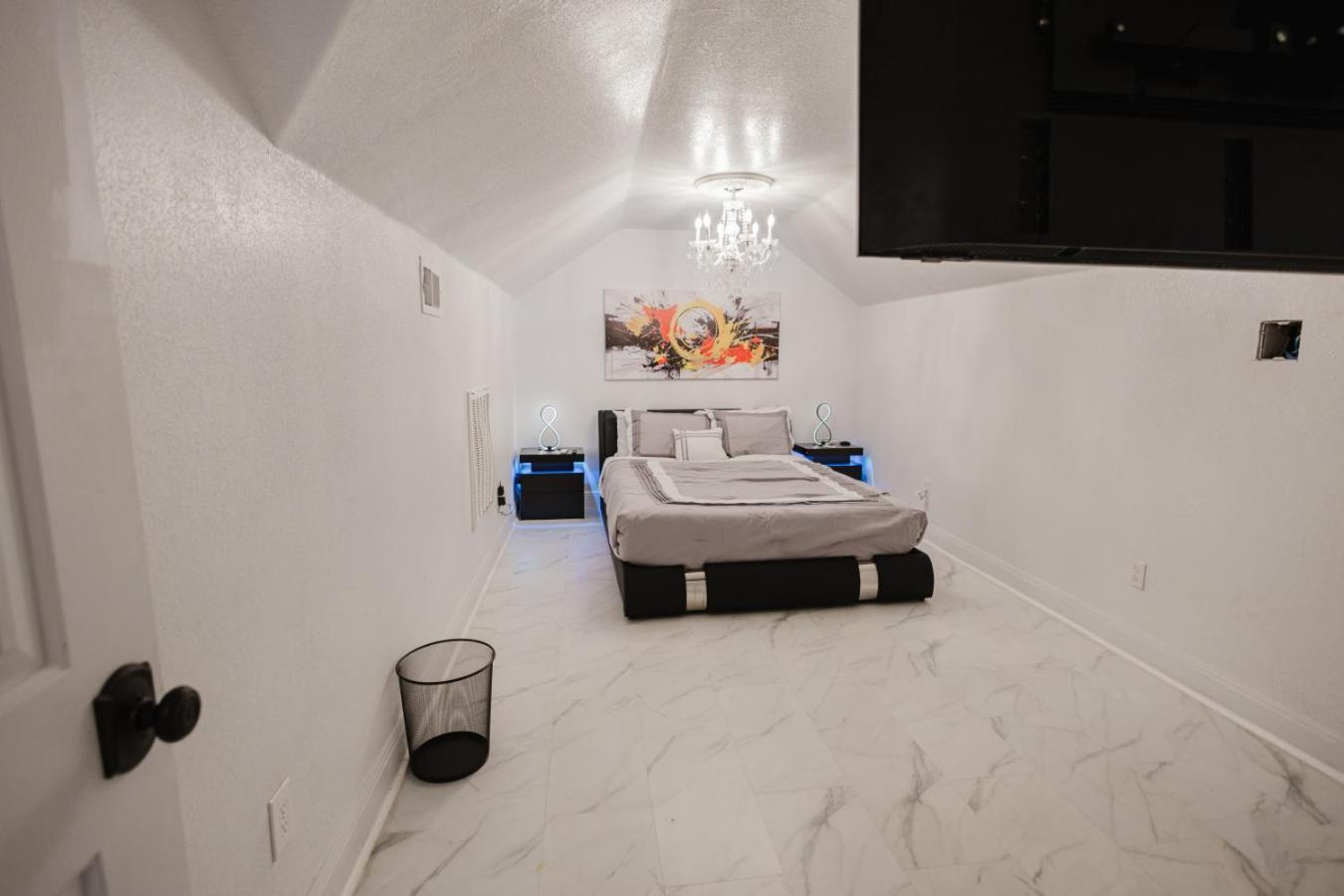 Stunning Victorian 3br Sleeps 10 San Antonio