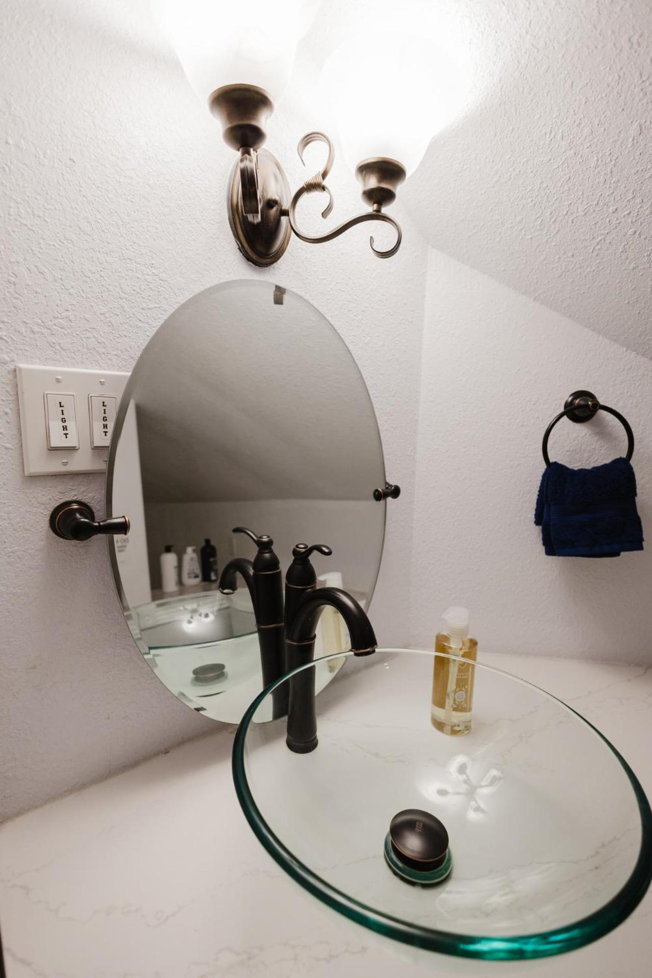 Stunning Victorian 3br Sleeps 10 * San Antonio