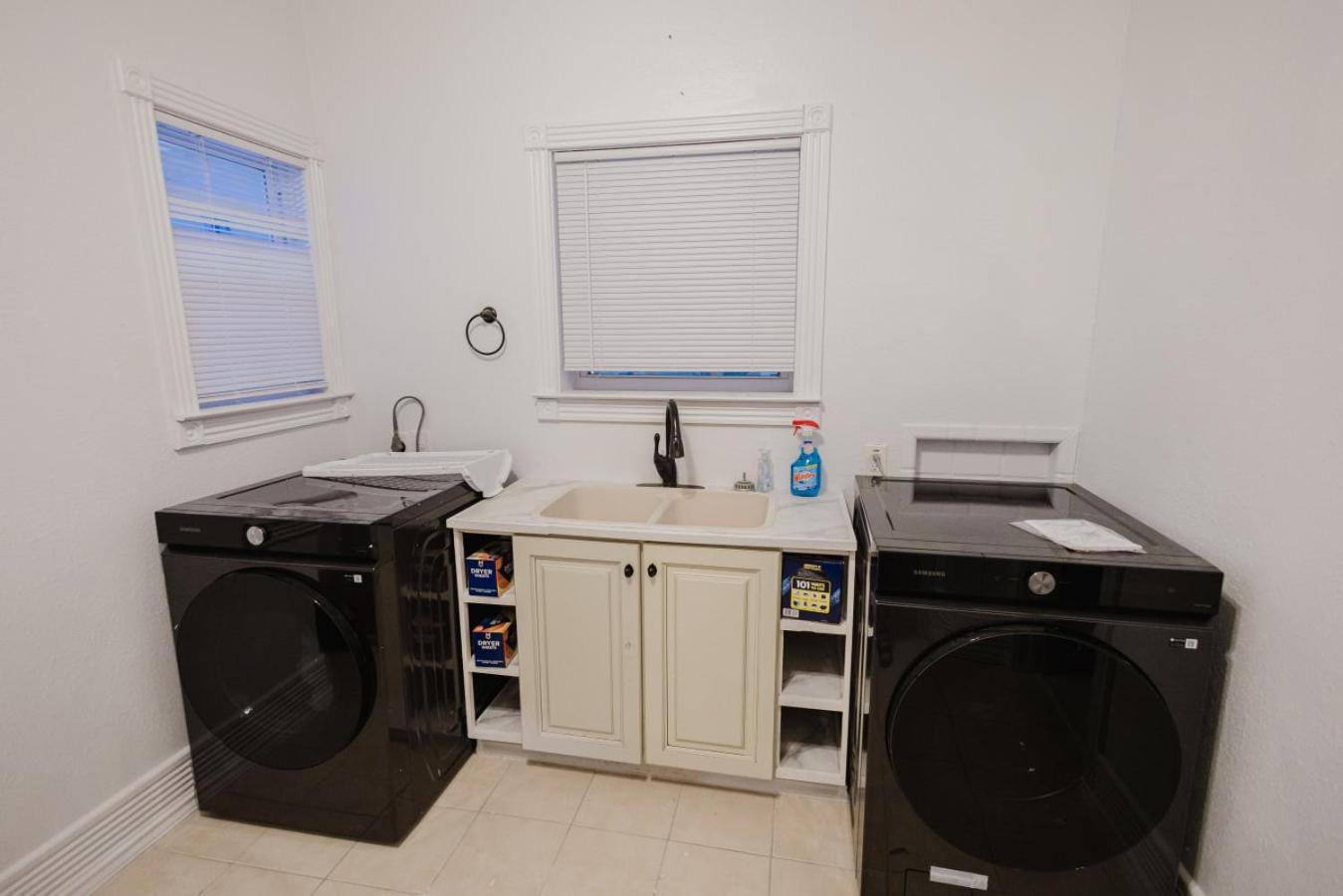Stunning Victorian 3br Sleeps 10 * San Antonio