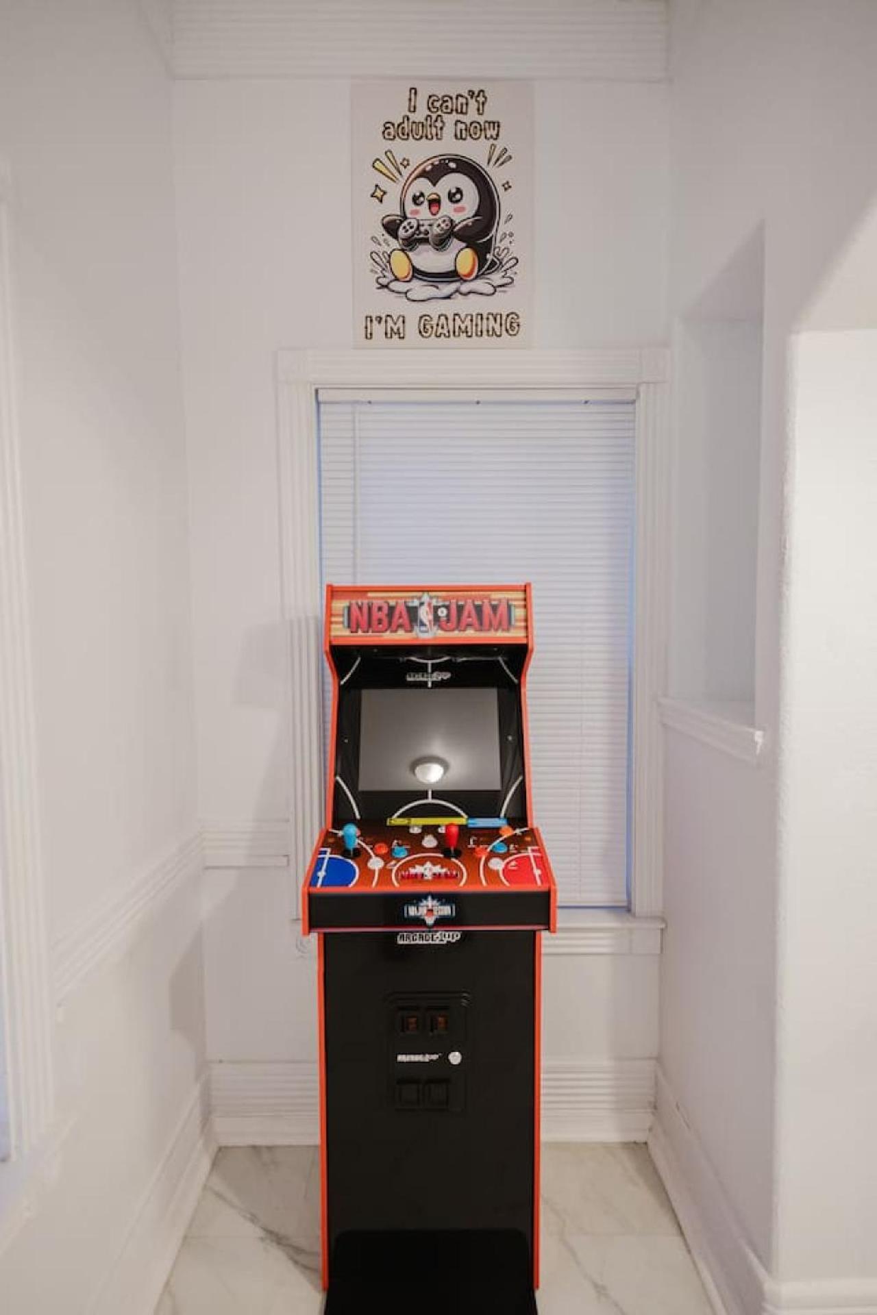 Gorgeous Victorian With Games * San Antonio