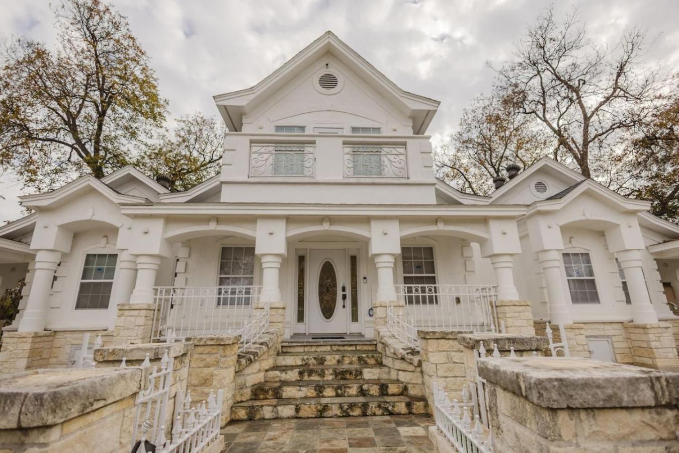 Gorgeous Victorian With Games
