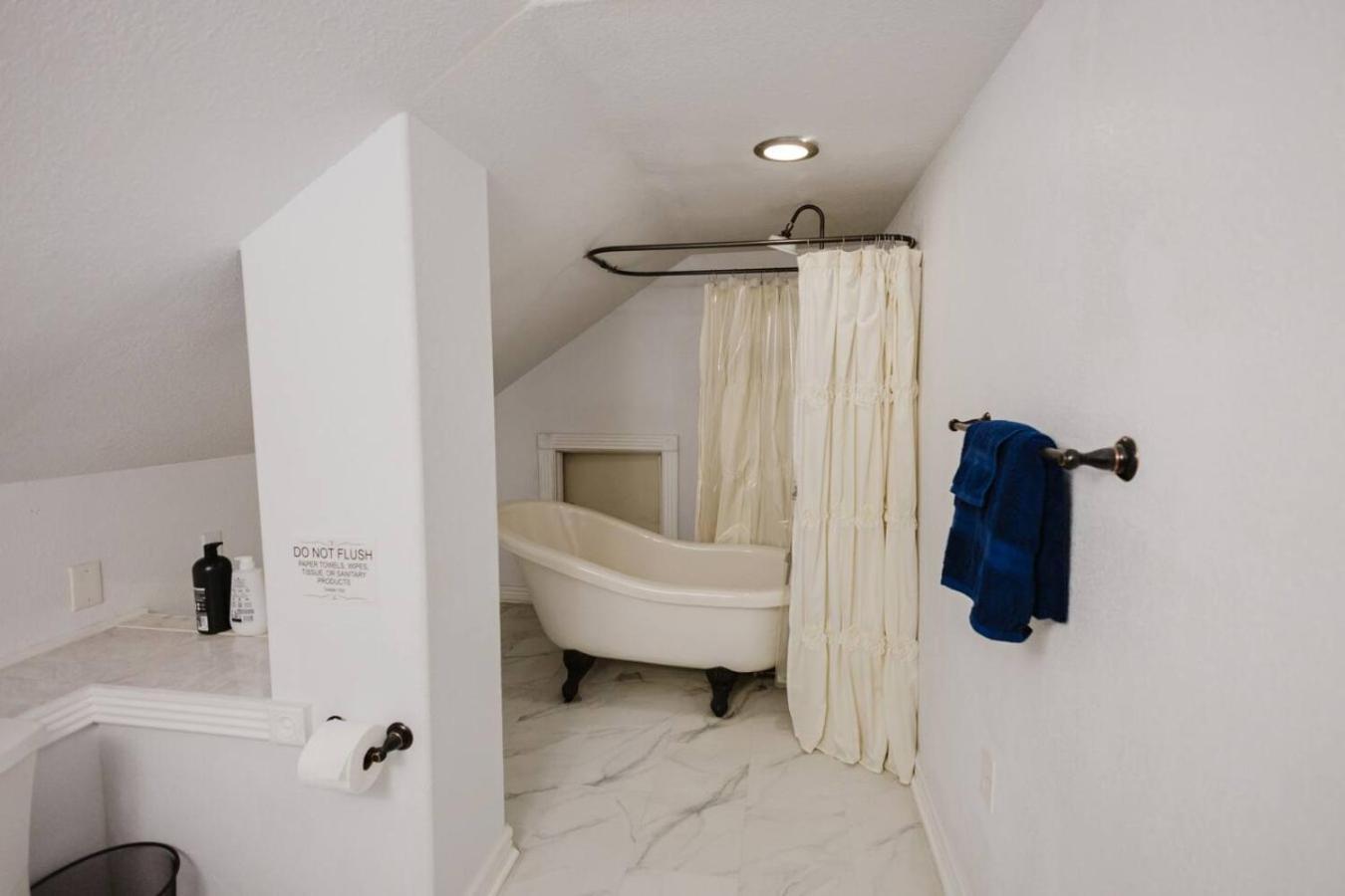 Holiday home Stunning 6br Victorian Sleeps 25 San Antonio