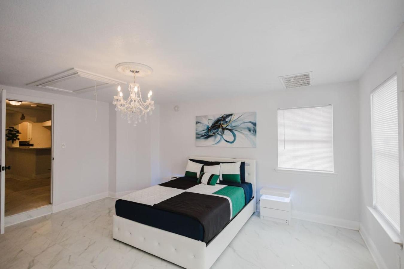 Stunning 6br Victorian Sleeps 25 San Antonio