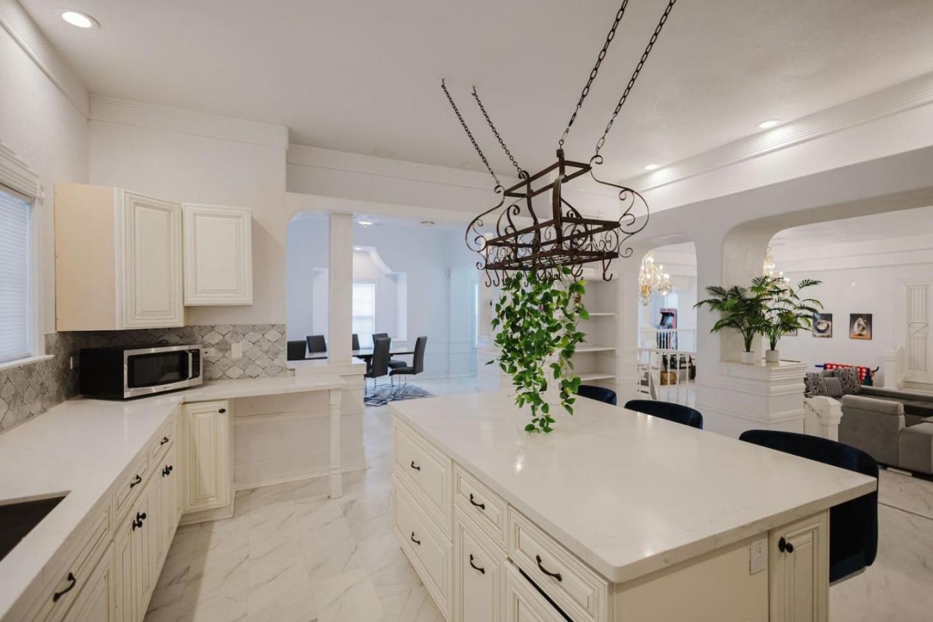 Gorgeous Victorian With Games Holiday home
