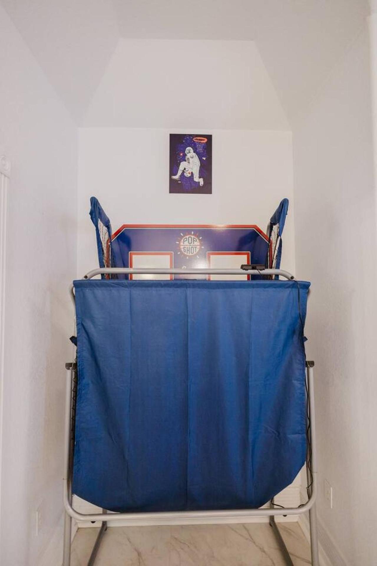Stunning 6br Victorian Sleeps 25 Holiday home San Antonio