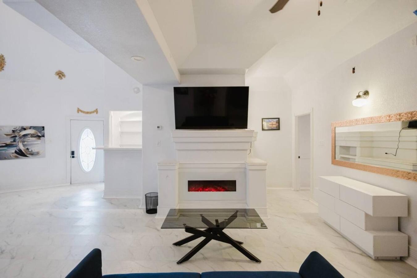 Stunning 6br Victorian Sleeps 25 San Antonio