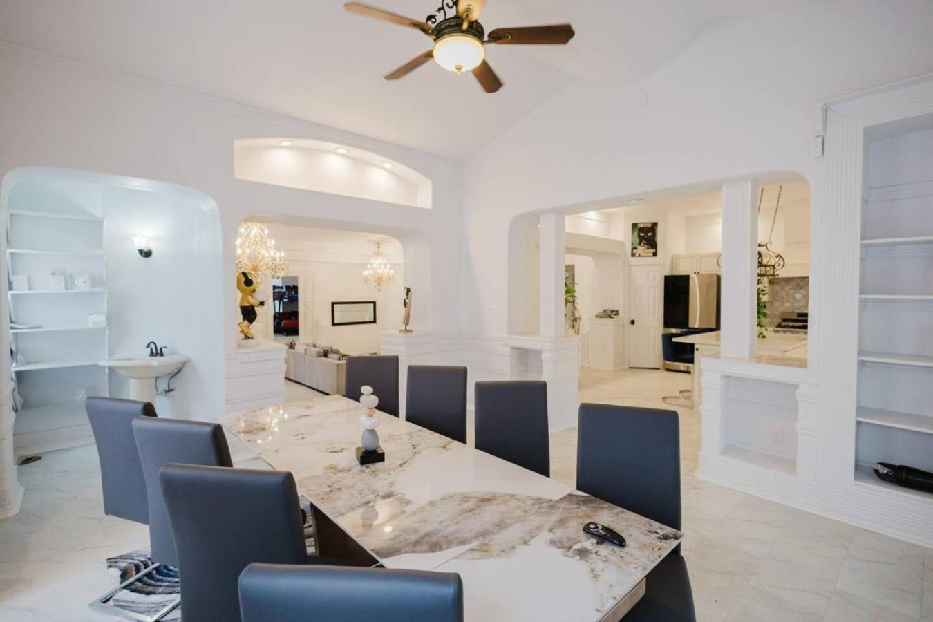 Stunning 6br Victorian Sleeps 25 * San Antonio