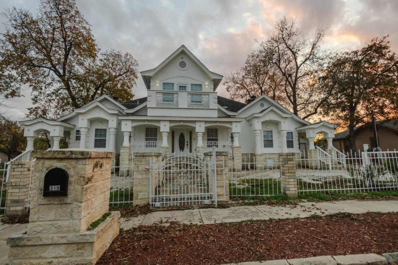 Stunning 6br Victorian Sleeps 25 Holiday home *