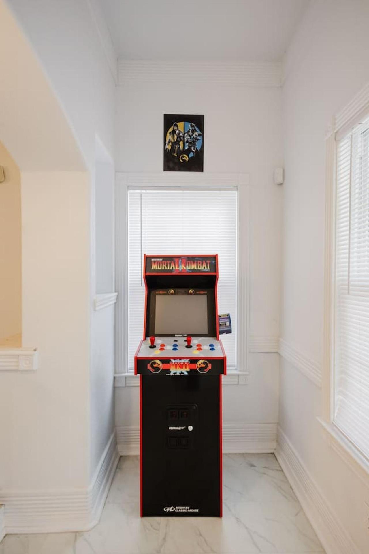 Stunning 6br Victorian Sleeps 25 San Antonio
