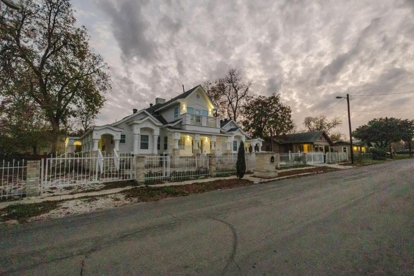 Stunning 6br Victorian Sleeps 25 Holiday home *