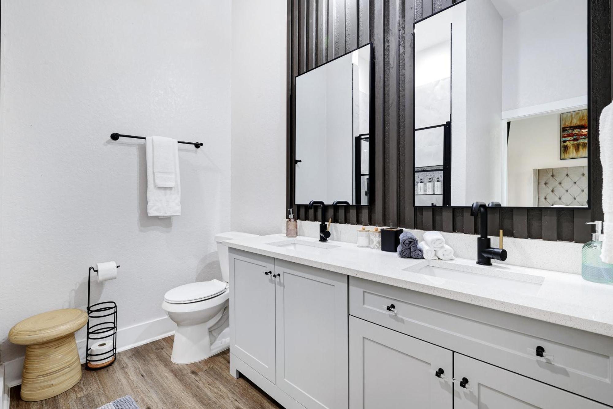 Modern Nr Dt, River Walk, Alamo Wifi Games *