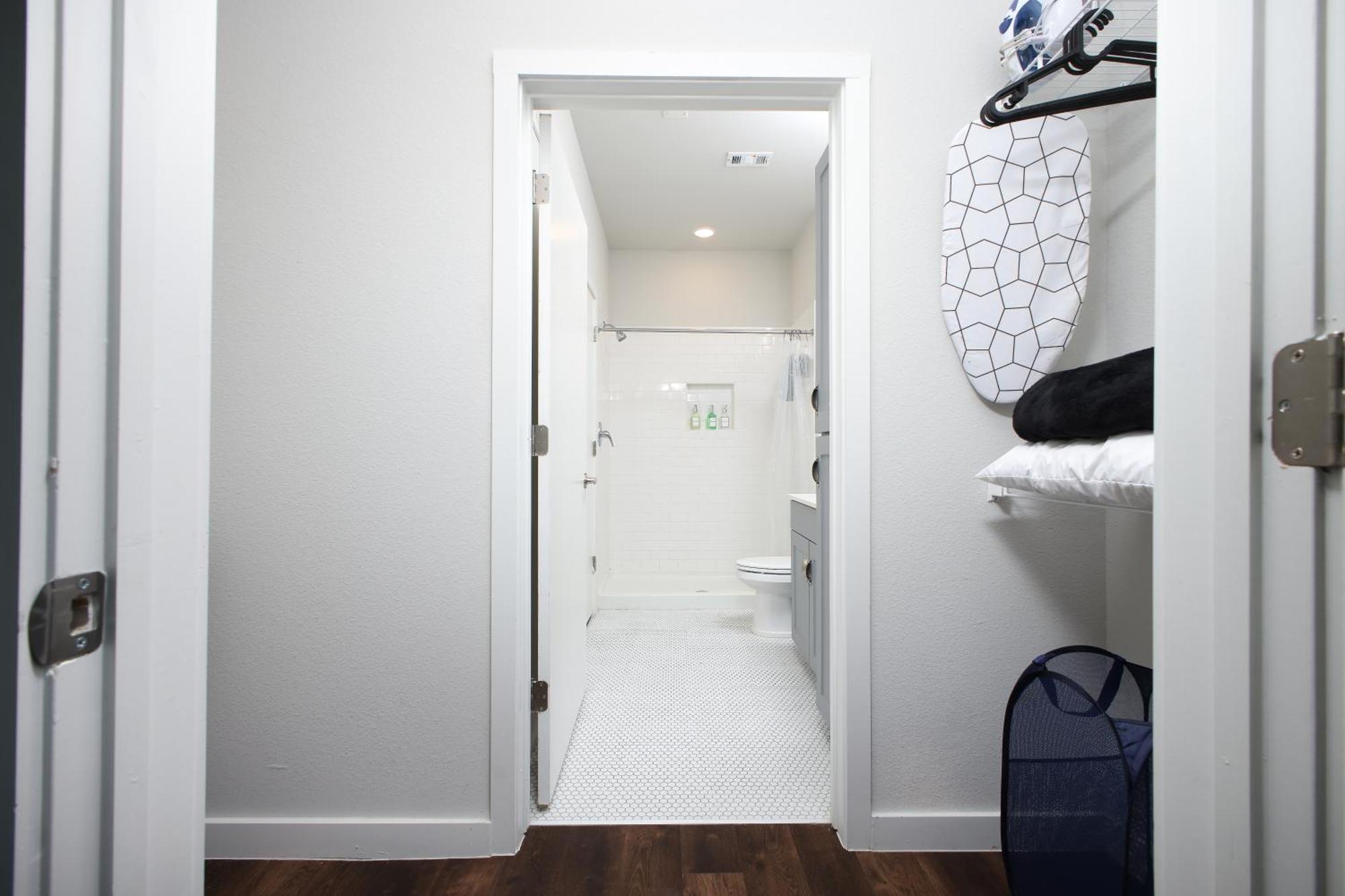 Apartment 1Br Haven W Gym, Parking Near Rvrwalk & Dome *