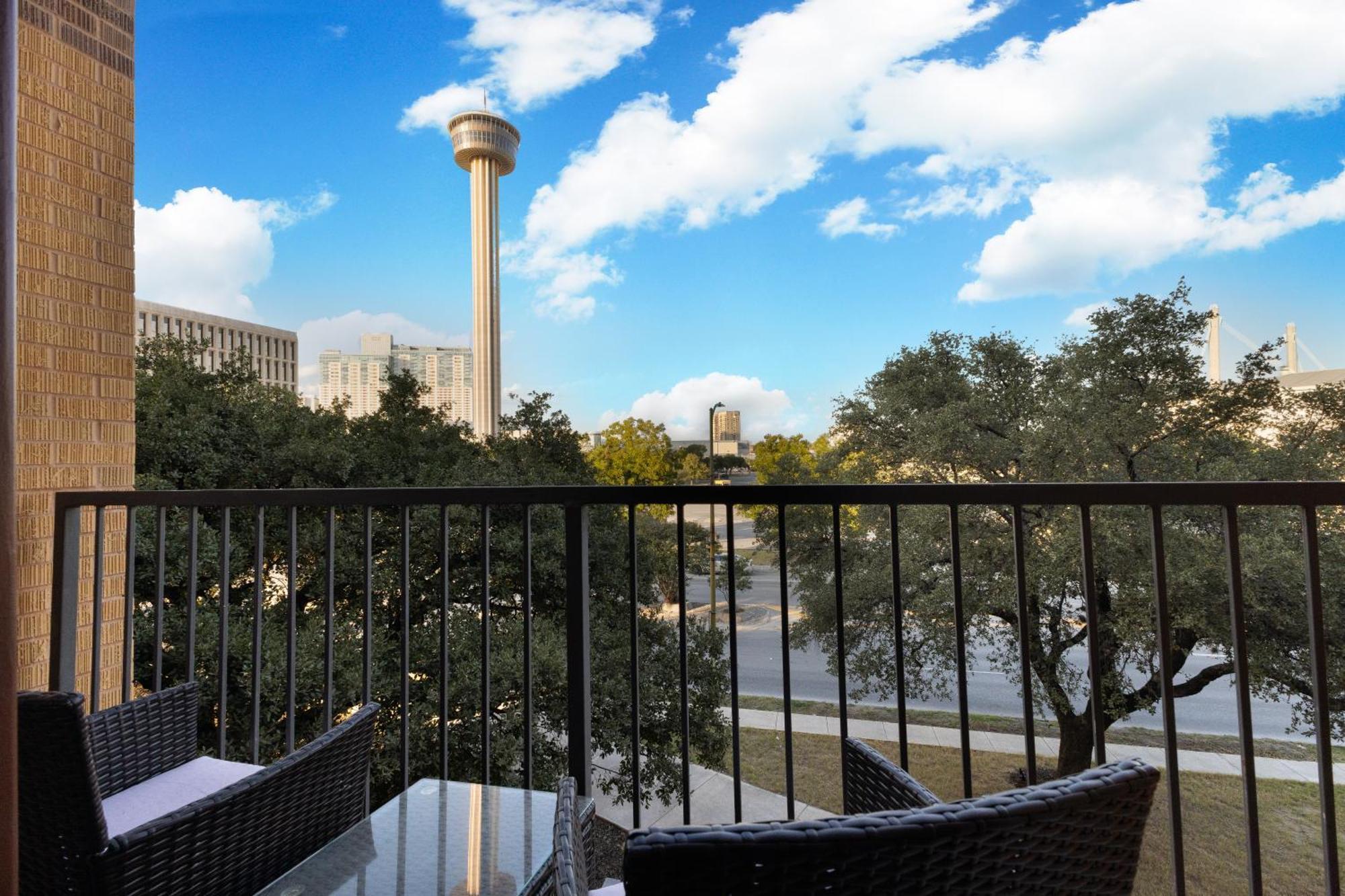 1Br Haven W Gym, Parking Near Rvrwalk & Dome *