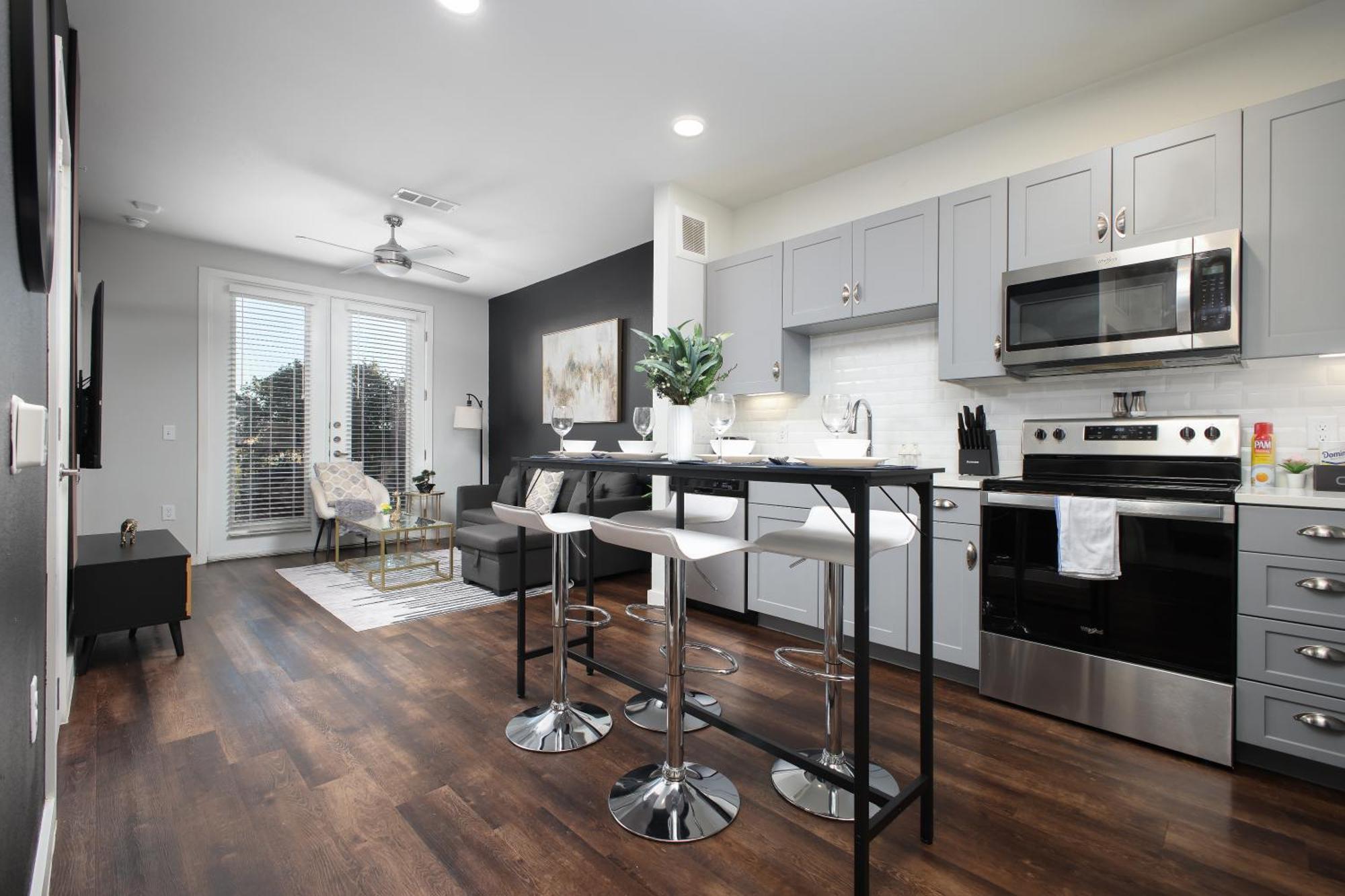 1Br Haven W Gym, Parking Near Rvrwalk & Dome *