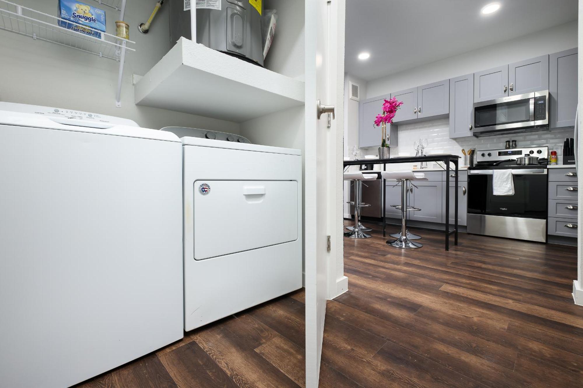 Spacious 2Br W Gym, Parking Near Rvrwalk & Dome Apartment San Antonio