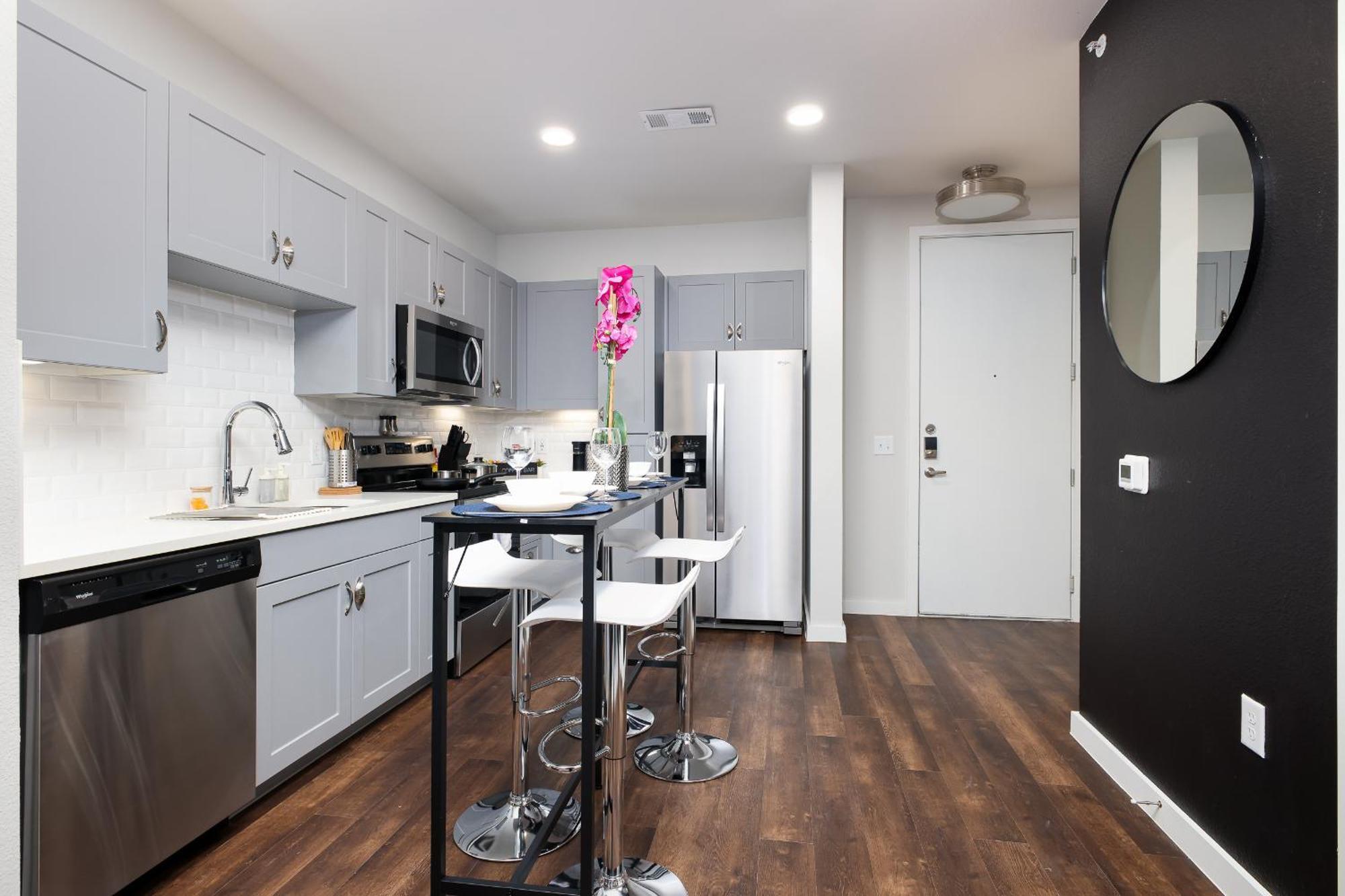 Spacious 2Br W Gym, Parking Near Rvrwalk & Dome Apartment San Antonio