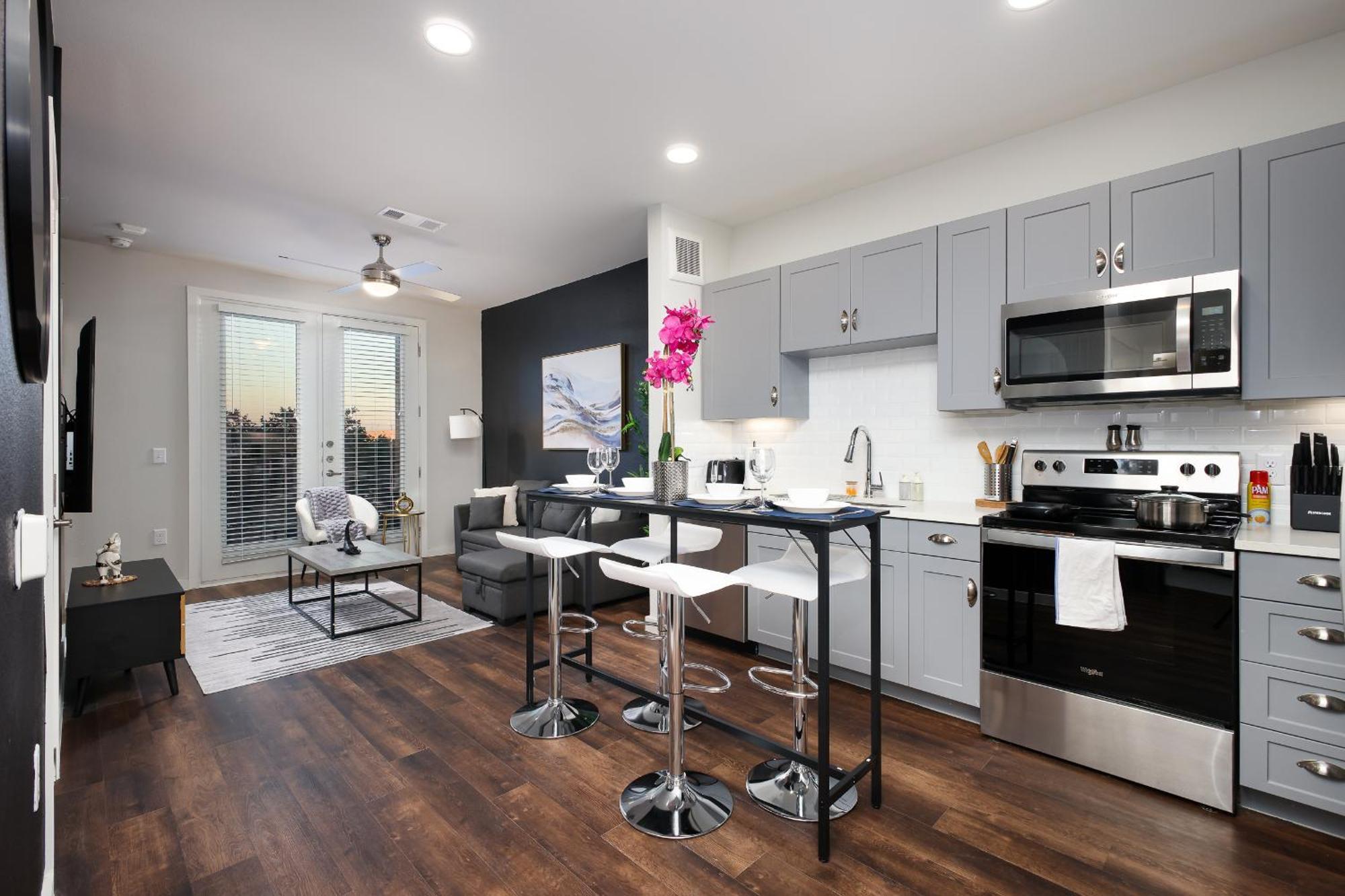 Spacious 2Br W Gym, Parking Near Rvrwalk & Dome * San Antonio