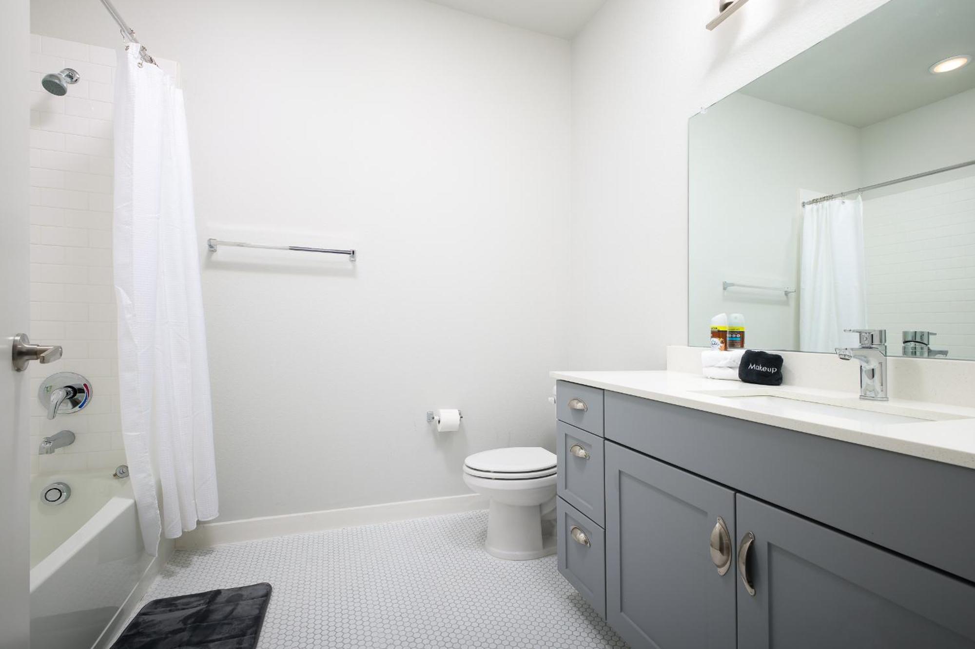 Modern 2Br Retreat W Gym Parking Nr Rvrwalk & Dome