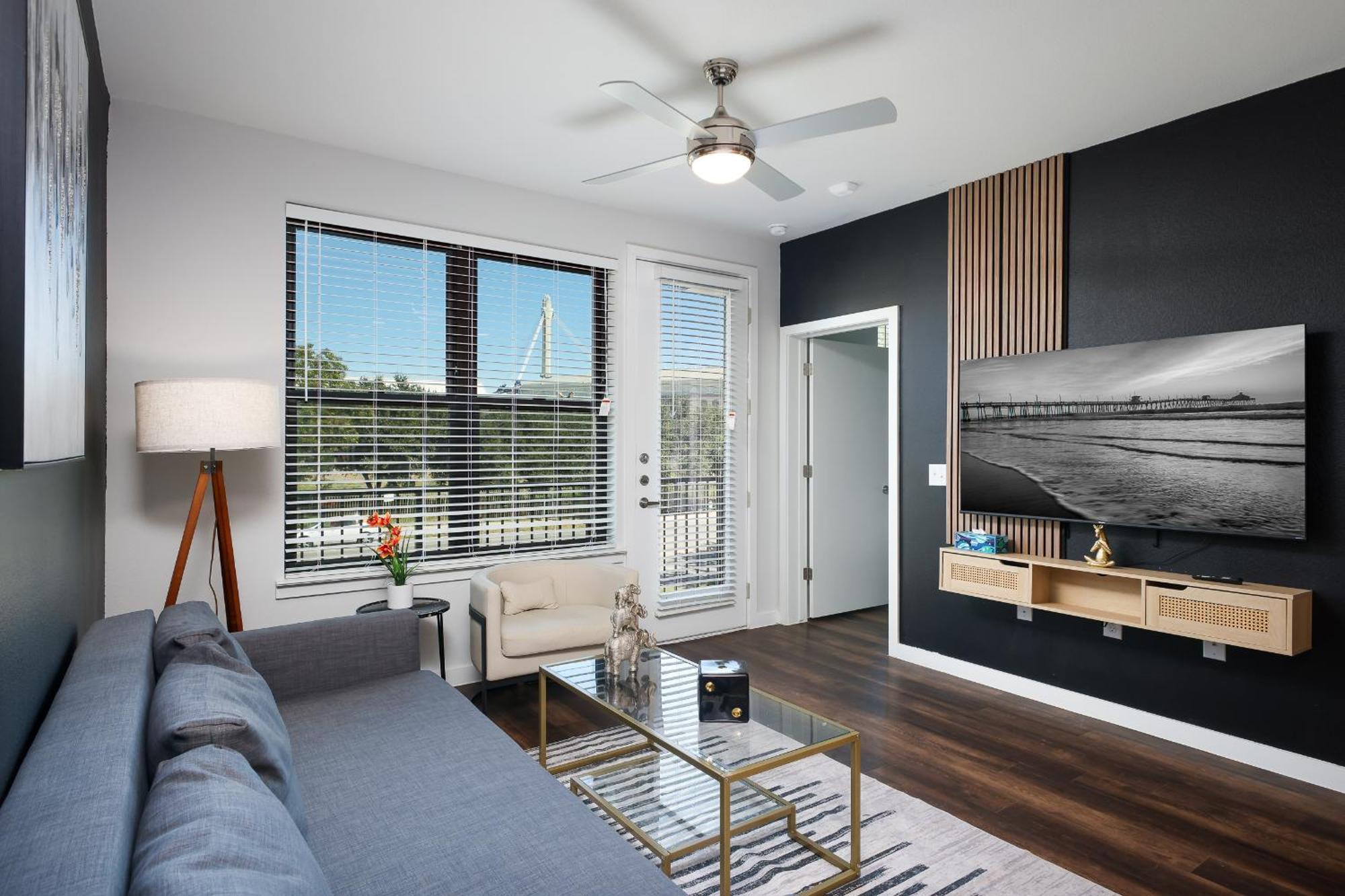 Modern 2Br Retreat W Gym Parking Nr Rvrwalk & Dome Apartment San Antonio