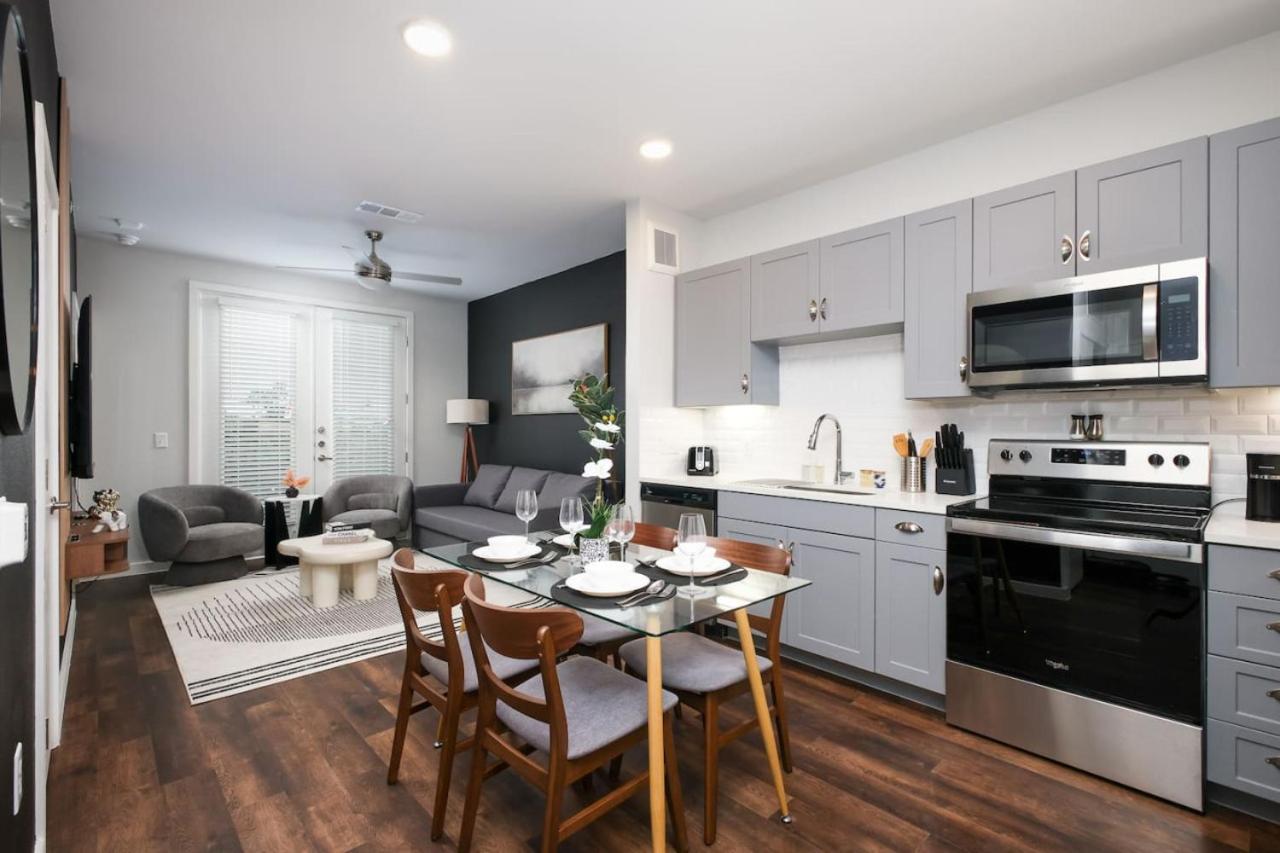 1Br Oasis W Gym, Parking Near Rvrwalk & Dome Apartment *