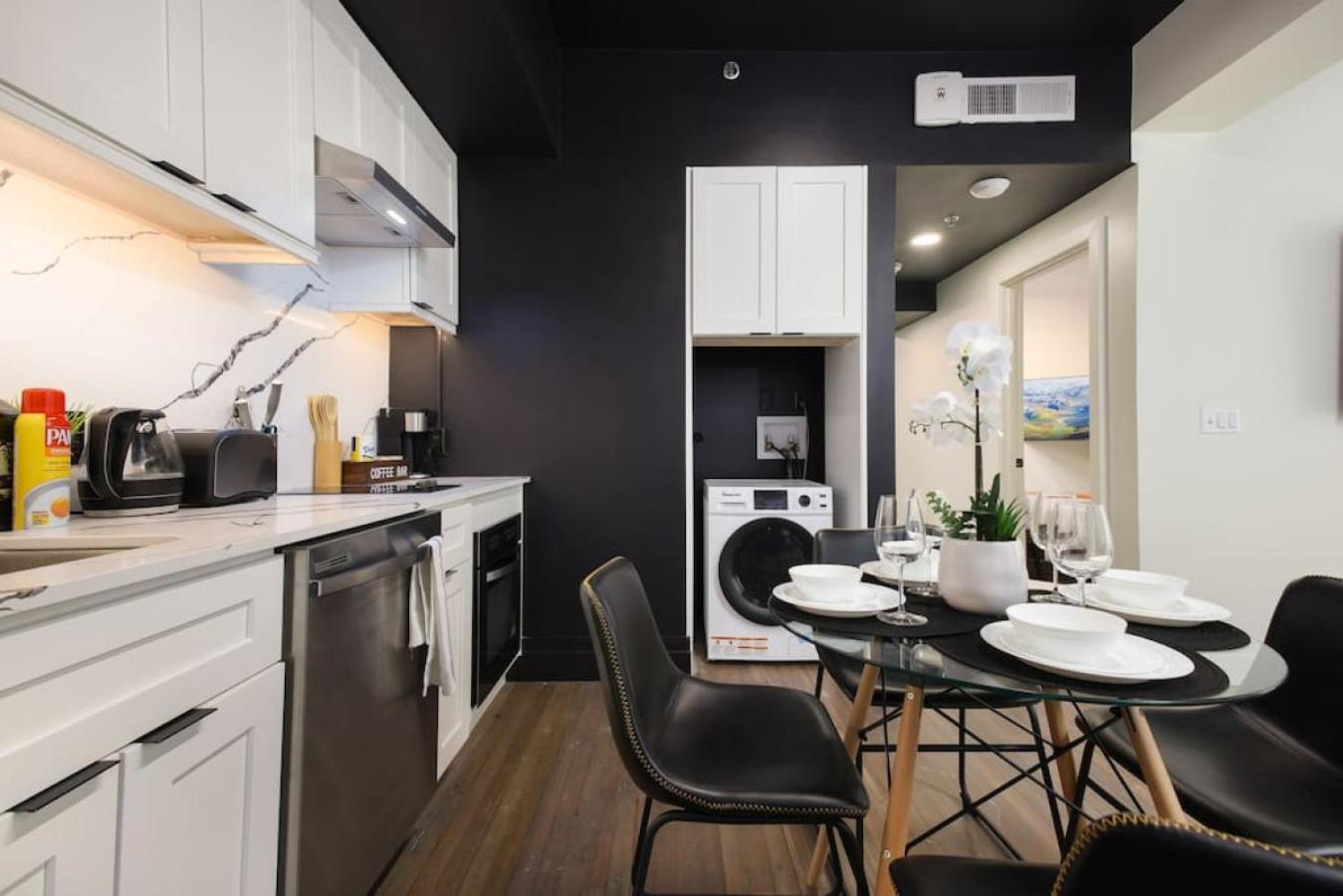 Chic 1Br W Gym & Parking, On Rvrwalk, Near Dome Apartment