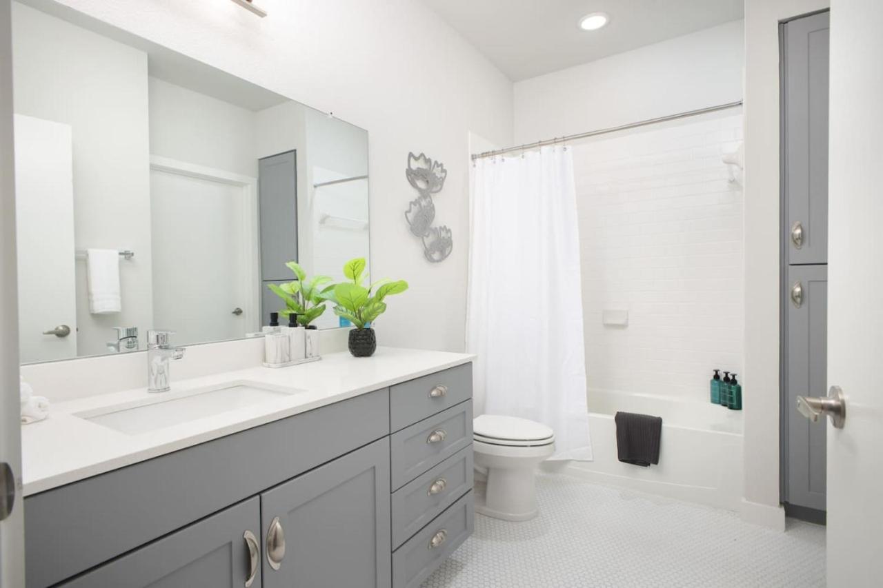 Chic 2Br W Gym, Parking Near Rvrwalk & Dome *