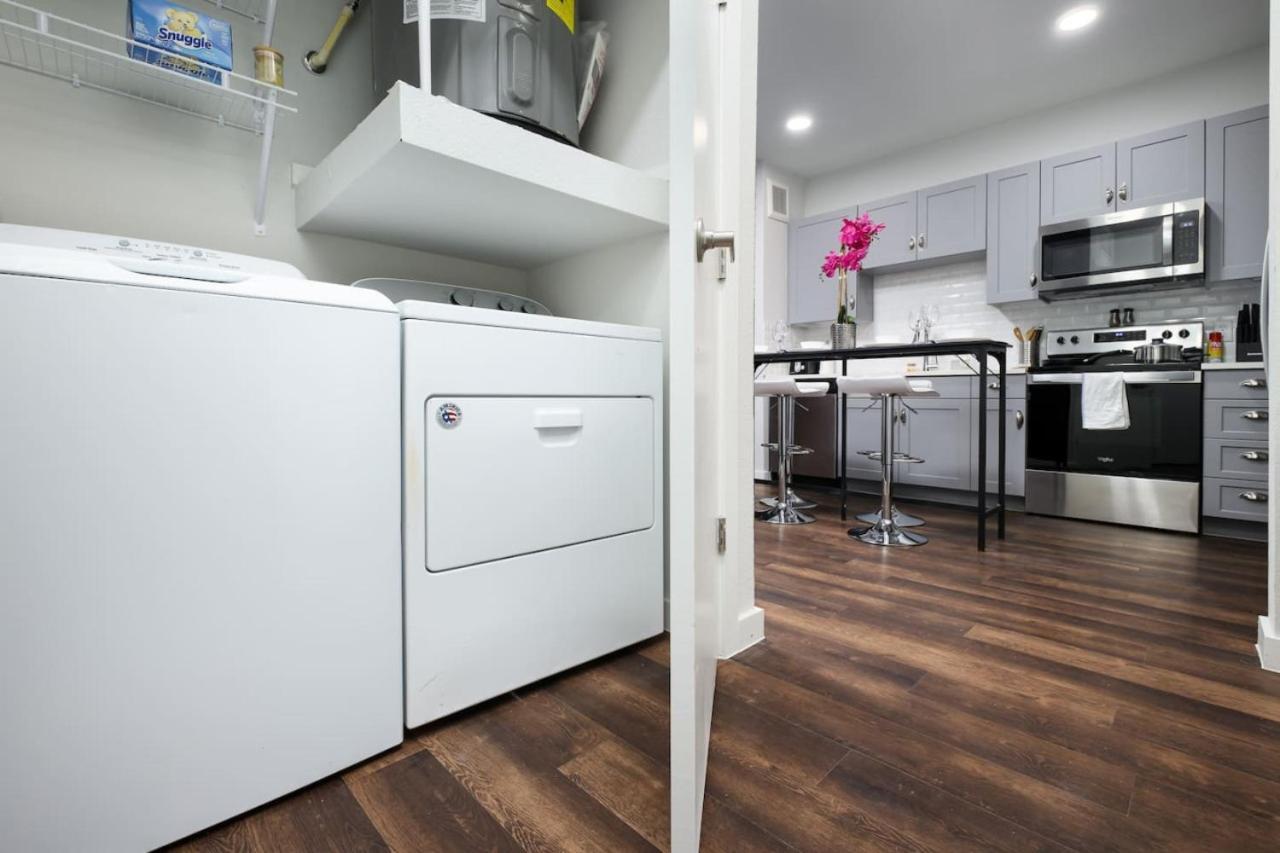 Spacious 2Br W Gym, Parking Near Rvrwalk & Dome Apartment *