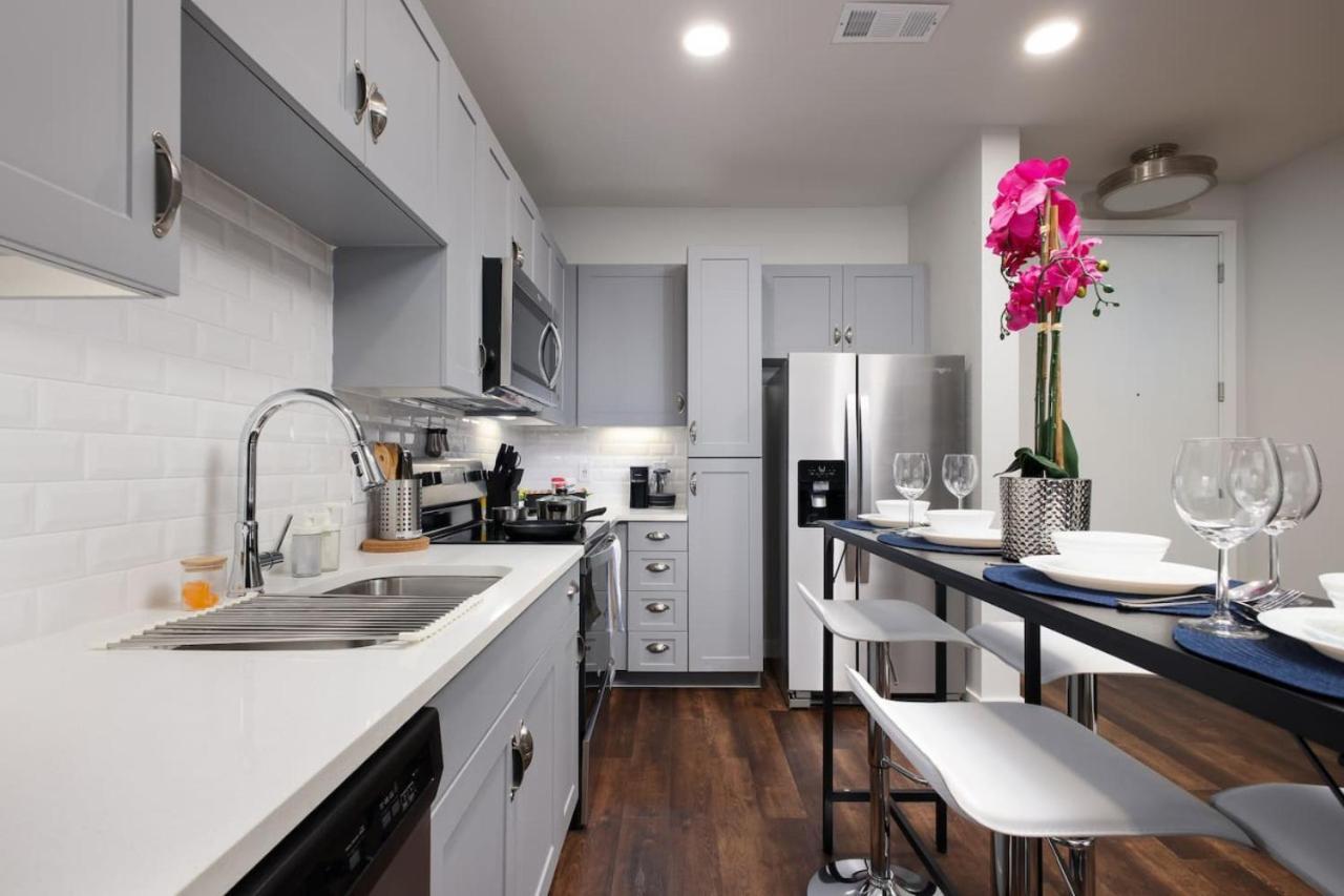 Spacious 2Br W Gym, Parking Near Rvrwalk & Dome Apartment San Antonio