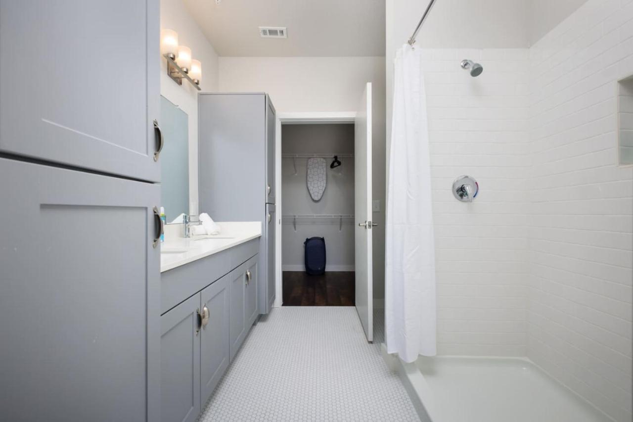 Cozy 2Br W Gym, Parking Near Rvrwalk&Dome Apartment *