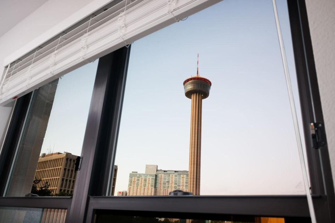 Spacious 2Br W Gym, Parking Near Rvrwalk & Dome San Antonio