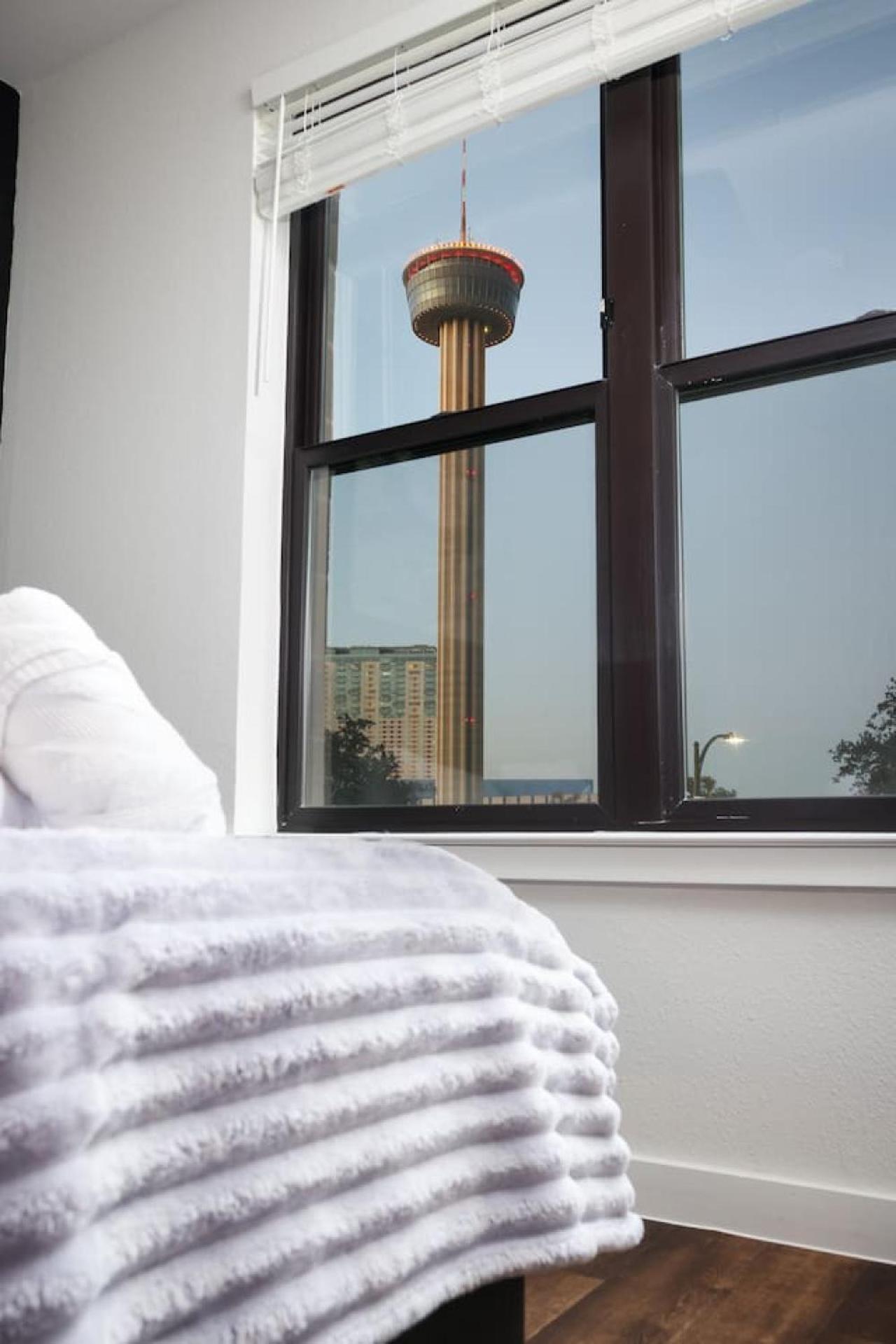Spacious 2Br W Gym, Parking Near Rvrwalk & Dome Apartment *