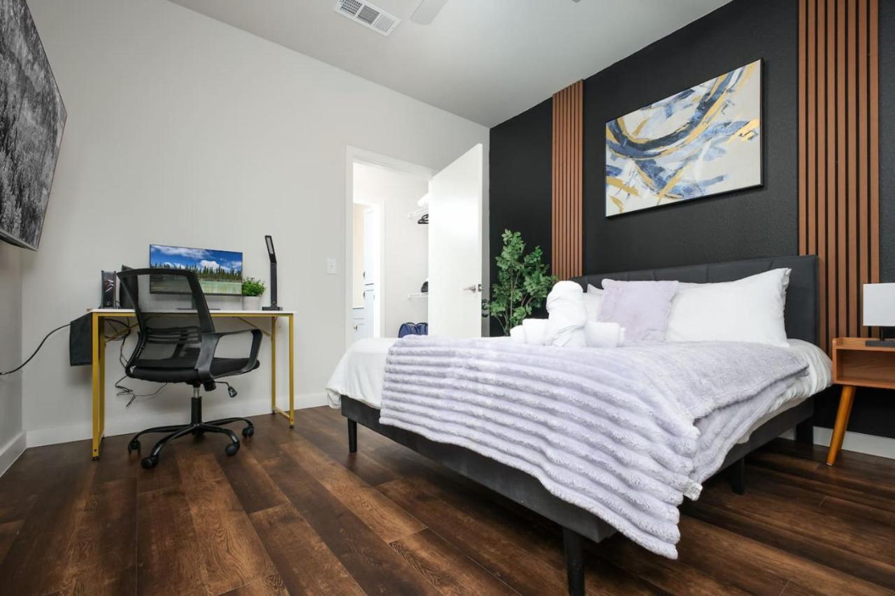 Spacious 2Br W Gym, Parking Near Rvrwalk & Dome Apartment San Antonio