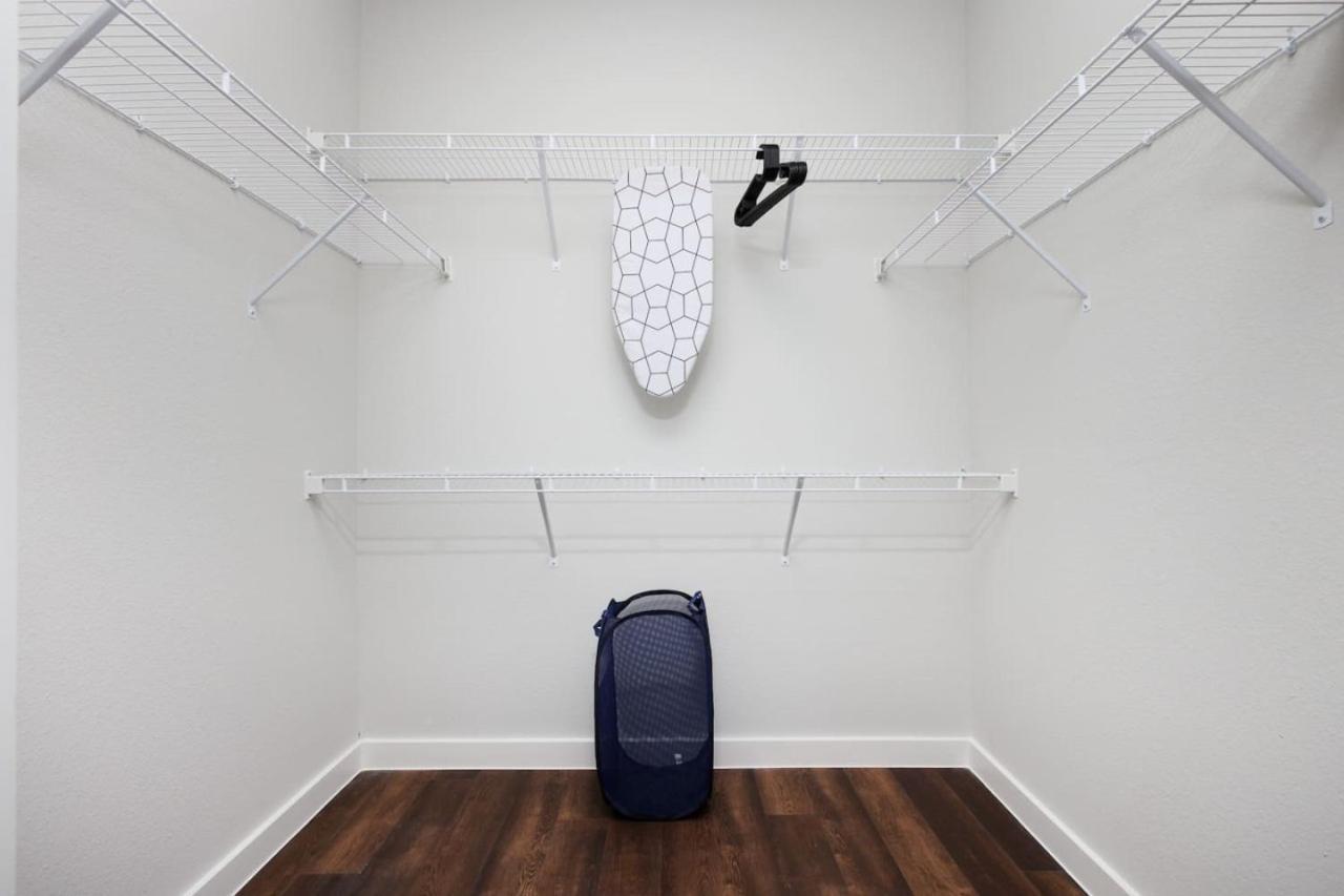 Cozy 2Br W Gym, Parking Near Rvrwalk&Dome