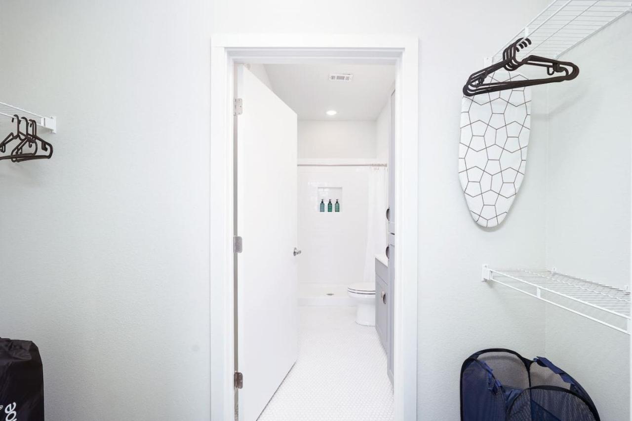 Sleek 1br W Gym, Parking Near Rvrwalk & Dome Apartment *