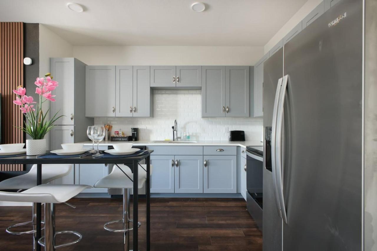 Stylish 2 Bedroom W Gym, Parking Near Rvrwalk & Dome *
