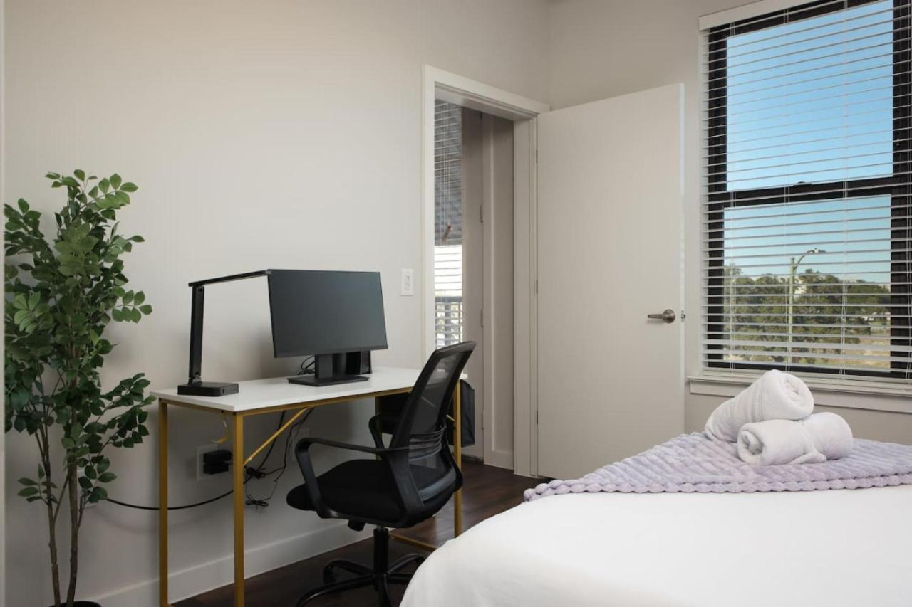 Stylish 2 Bedroom W Gym, Parking Near Rvrwalk & Dome Apartment *